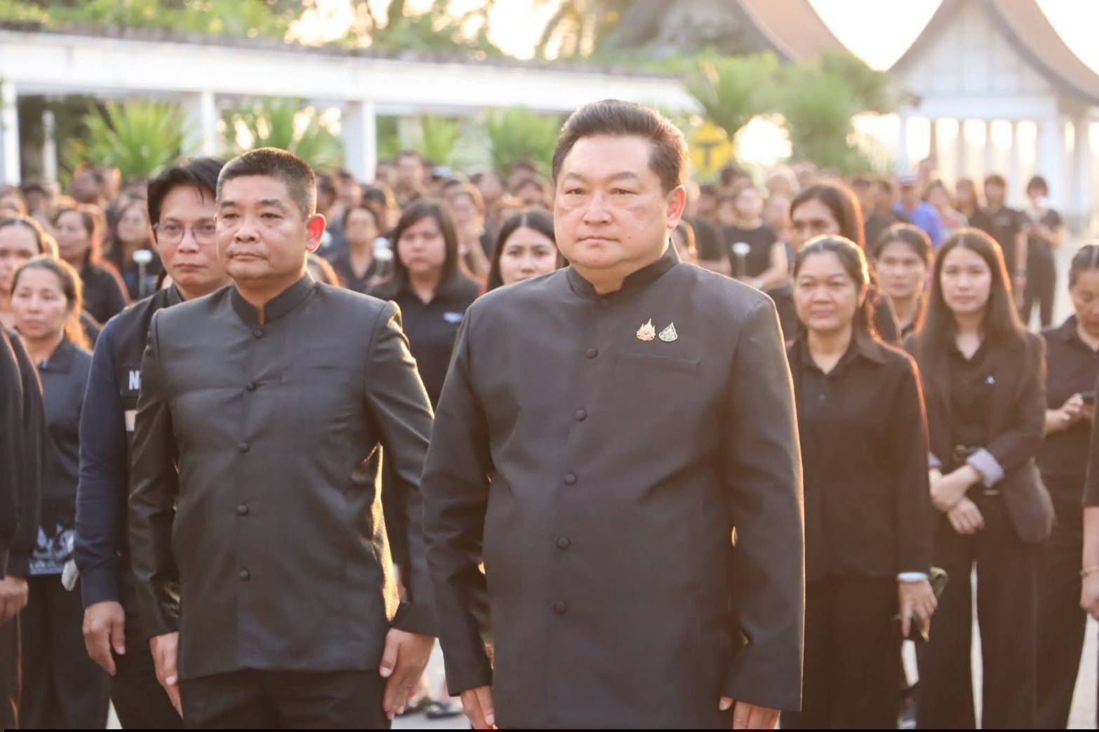 title - ผู้อำนวยการศูนย์ส่งเสริมและพัฒนาอาชีพเสริมนอกภาคการเกษตร ร่วมกิจกรรมแสดงความอาลัยและแสดงความจงรักภักดีสมเด็จพระนางเจ้าสิริกิต์ พระบรมราชินีนาถ พระบรมราชชนนีพันปีหลวง โครงการหนึ่งความดี ล้านความรัก ภูมิใจพรรคพระพันปีหลวง ณ ศาลาพระมิ่งขวัญ ศูนย์ส่งเสริมและพัฒนาอาชีพเสริมนอกภาคการเกษตร (ศูนย์ศิลปาชีพบางไทรฯ (เดิม))